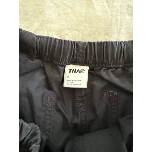 Aritzia TNA Parachute Pants Cargo Black Y2K Streetwear Utility Cinch Hem S - Picture 4 of 6